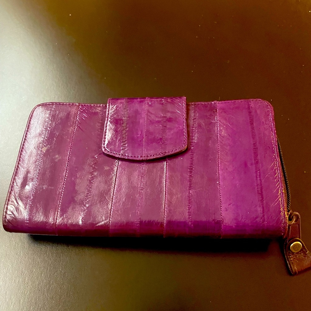 Pre-owned Vintage Lee Sands Purple Eel Skin Wallet.